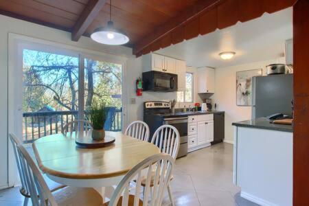 Blue Door Cottage 12 Miles To Yosemite Bbq Oakhurst Exteriör bild